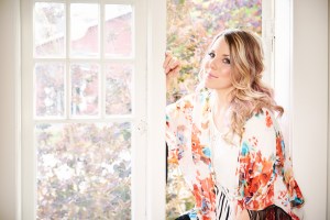 lisa-nicole-window-highresolution